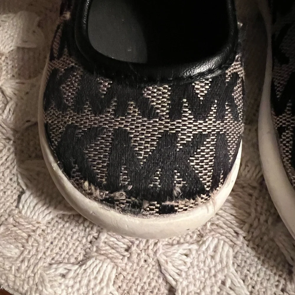 MICHAEL KORS Black and Grey Mary Janes with Velcro Closure Toddler Girl Size 5.5